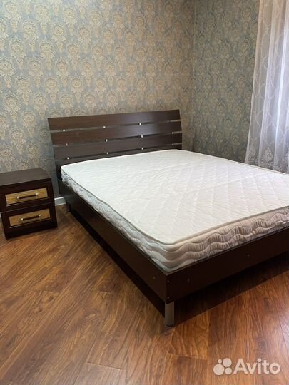 Кровать с матрасом 160 на 200