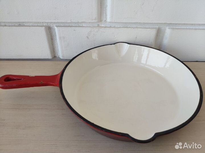 Набор чугунной эмалированной посуды