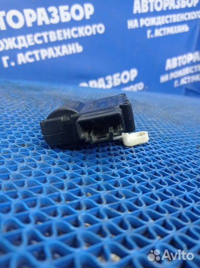 Моторчик заслонок отопителя Audi A6C6 седан ASN