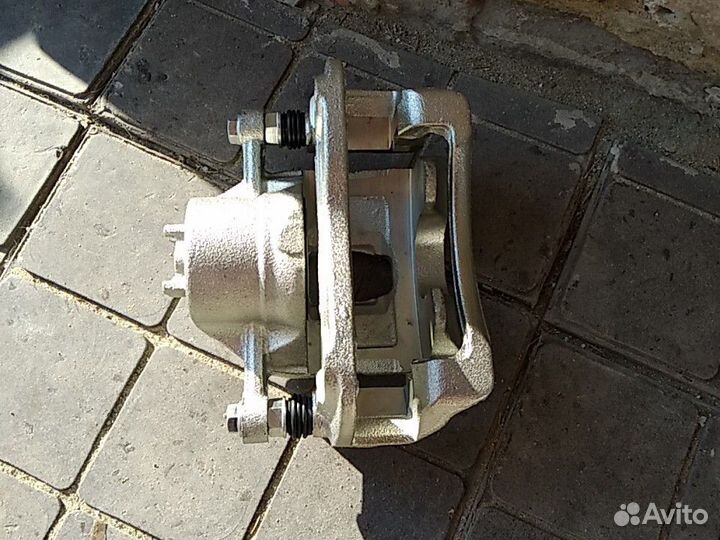 Суппорт тормозной Hyundai Solaris 2 581901RA00