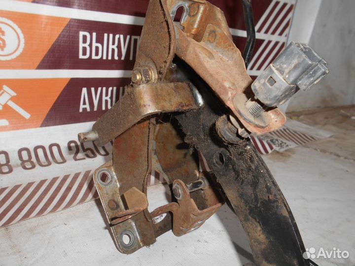 Педаль тормоза и газа Mitsubishi Galant 8