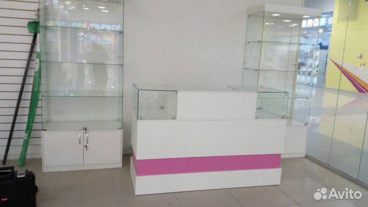 Витрины и ресепшн новые