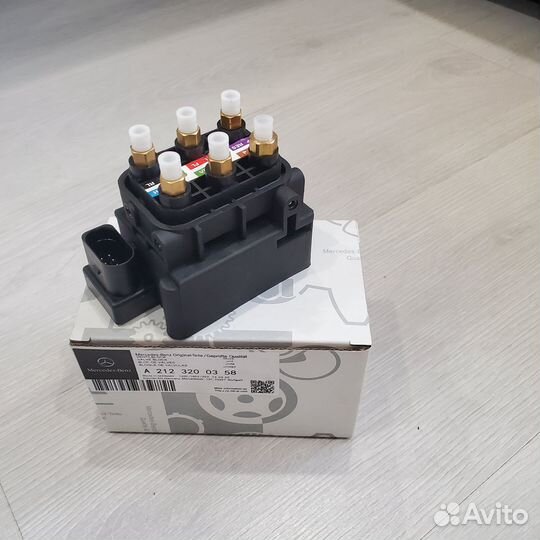 Блок клапанов пневмоподвески W221 W164 новый