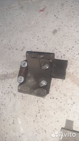 Крепление компрессора кондиционера на Чери Амулет