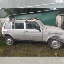 ВАЗ (LADA) 2131 (4x4) Рысь 1.7 MT, 2010, битый, 100 000 км, с пробегом, цена 25 000 руб.