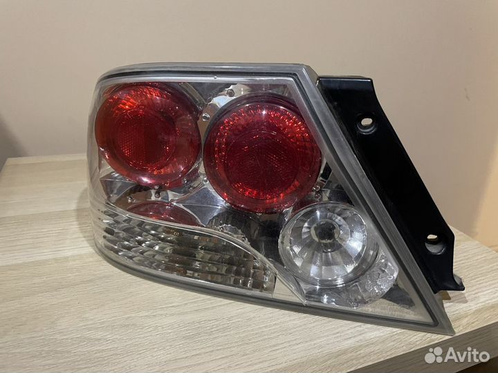Фонарь левый Mitsubishi Lancer / Cedia (00-03)