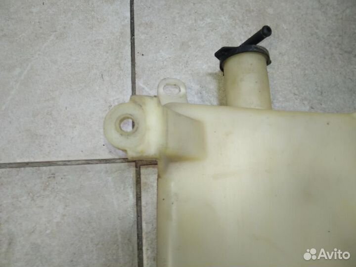 Бачок расширительный Toyota Land Cruiser J100 UZJ1