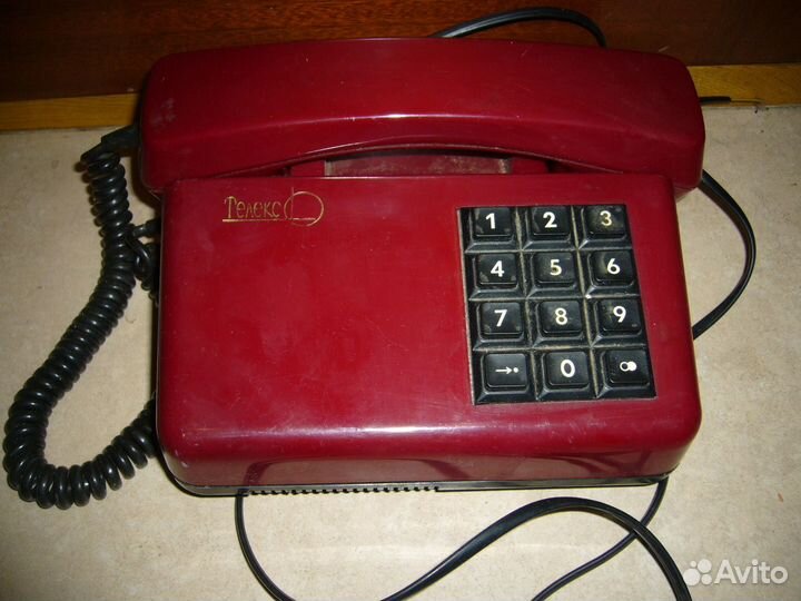 Телефоны кнопочные и диски от телефонов