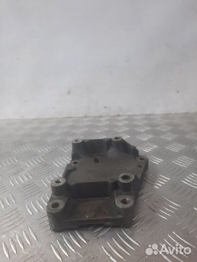 Кронштейн компрессора кондиционера Ford Focus 2.0