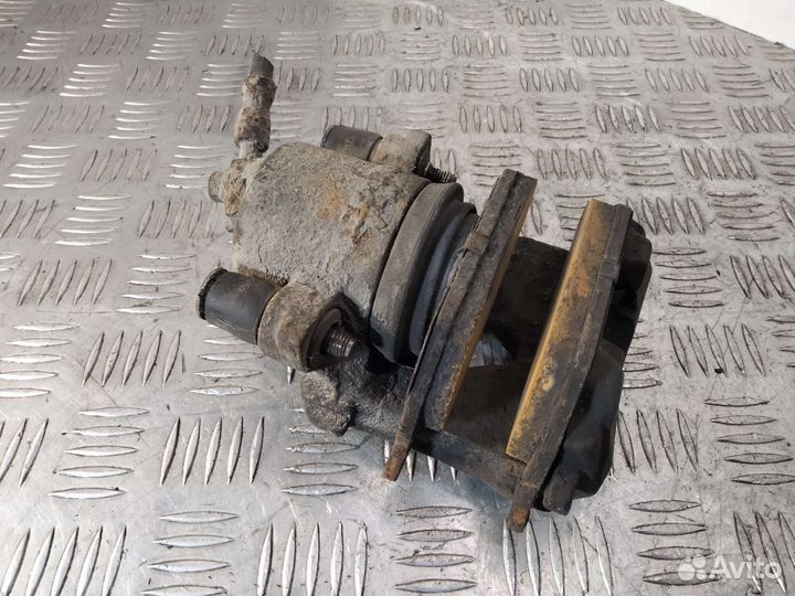 Передний правый суппорт Golf IV