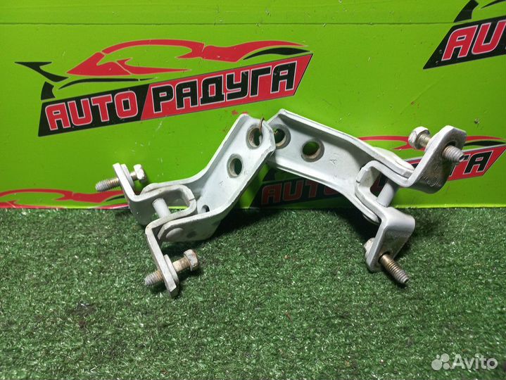 Петли на дверь mitsubishi CQ1A,CQ2A,CQ5A,CR5W,CR6W,CR9W,CS1A,CS2A,CS2V,CS2W,CS3A,CS3W,CS5A,CS5W,CS6A