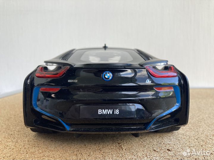 Машинка на пульте управления BMW i8