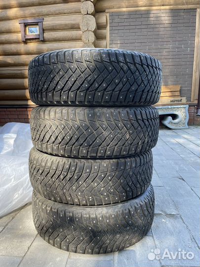 Goodyear Ultra Grip Ice Arctic 2 215/60 R17
