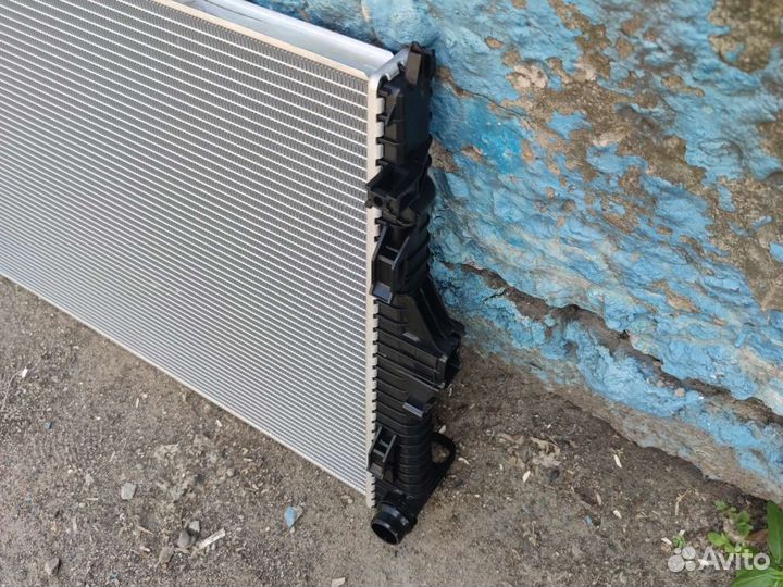 Радиатор охлаждения Volkswagen Touareg 7P0121253A