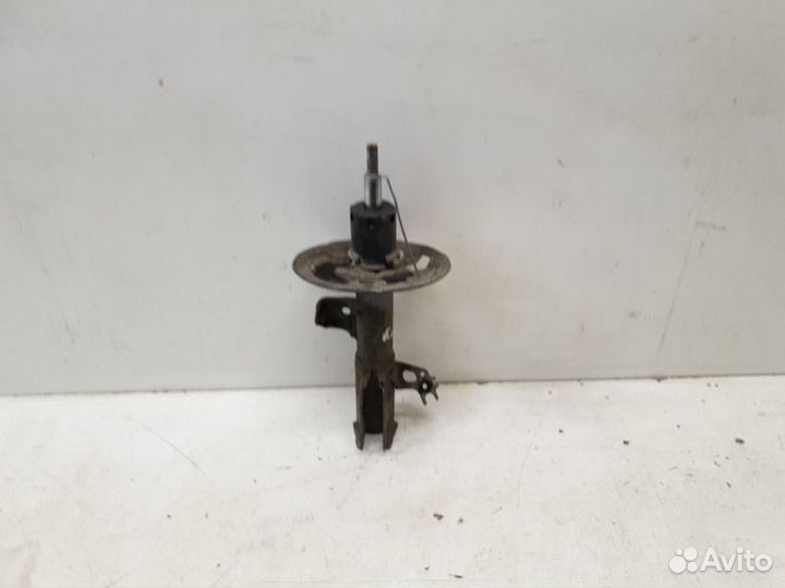 Амортизатор передний правый Toyota Camry V70 2018