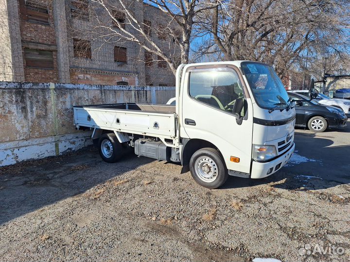 Бортовой грузовик Toyota Dyna, 2014