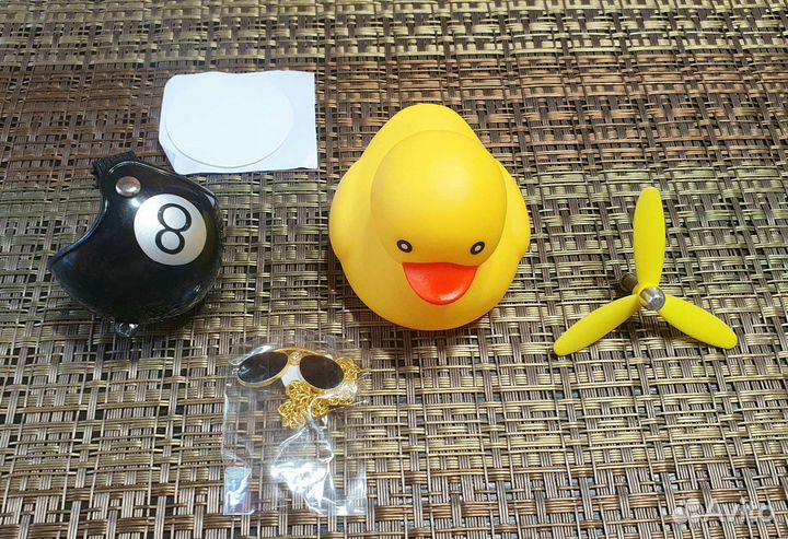 Уточка фигурка в машину, на шлем, гусь фигурка