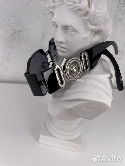 Солнцезащитные очки Versace черные