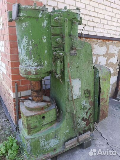 Продам кузнечный молот ма4129