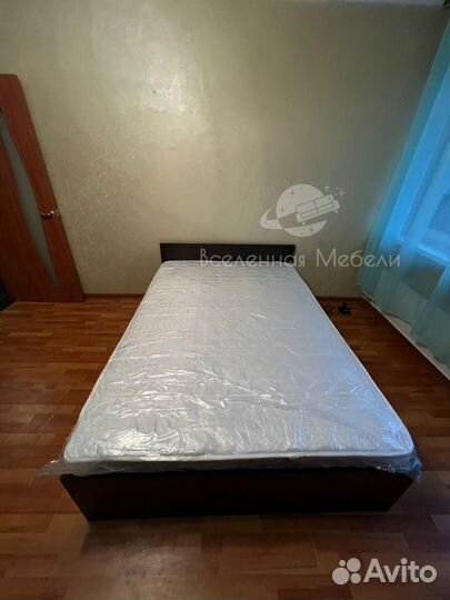 Кровать с матрасом
