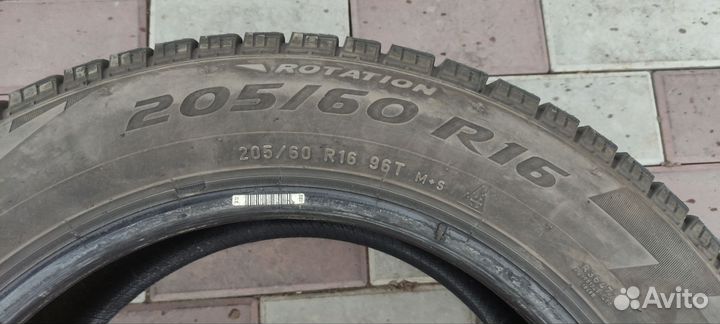 Pirelli Ice Zero FR 205/60 R16