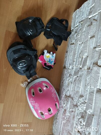 Шлем и защита для ребенка: на колени и на руки