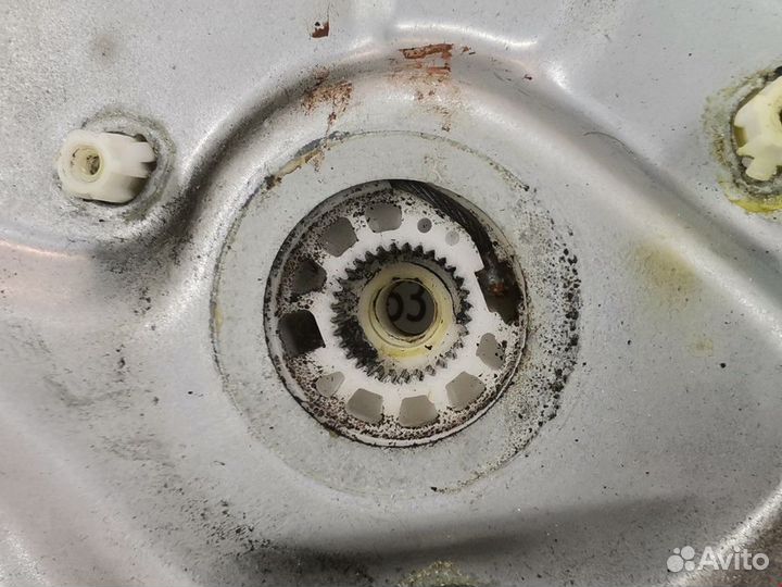 Стеклоподъемник электрический задний левый