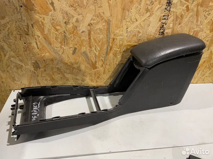 Подлокотник Renault Megane седан K4M 2006