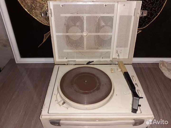 Проигрыватель винила СССР