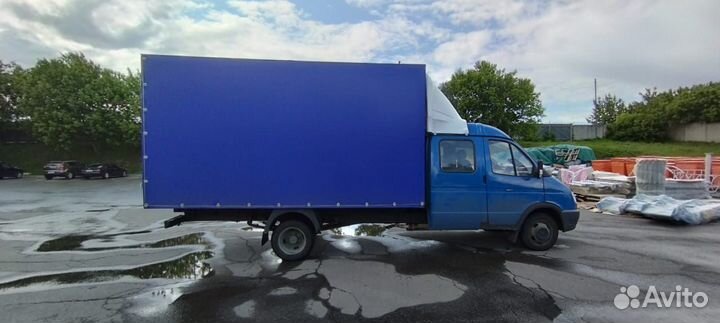 Водитель со своим грузовым авто 3.5