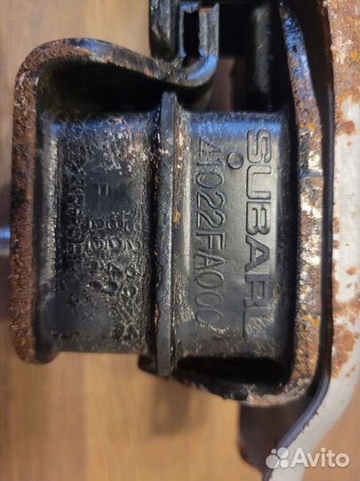 Опора двигателя Subaru Impreza 41022FA000