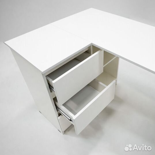 Стол угловой письменный в скандинавском стиле