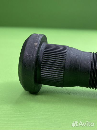 Болт M22x1.5x124/114 колесный задн.\volvo FH12 M41