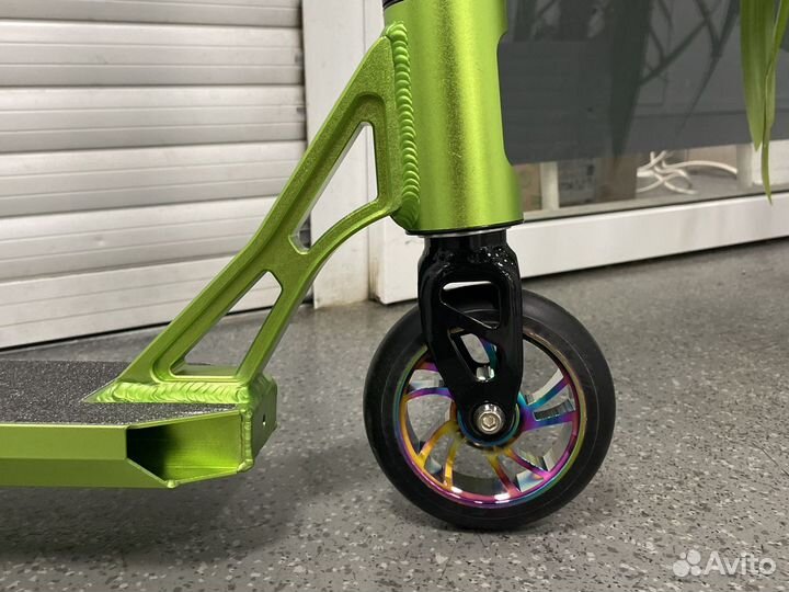 Трюковой самокат с системой HIC