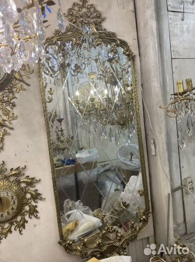 Столик с зеркалом