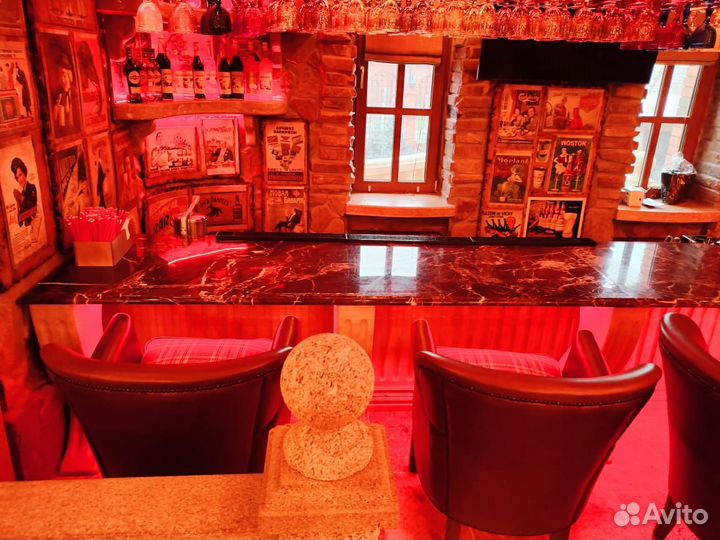 Стол. Столешница из оникса. Декор на стену. Панно