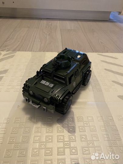 Игрушка танк большой