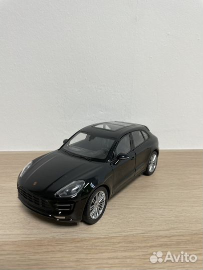 Porsche macan модель коллекционная 1:24