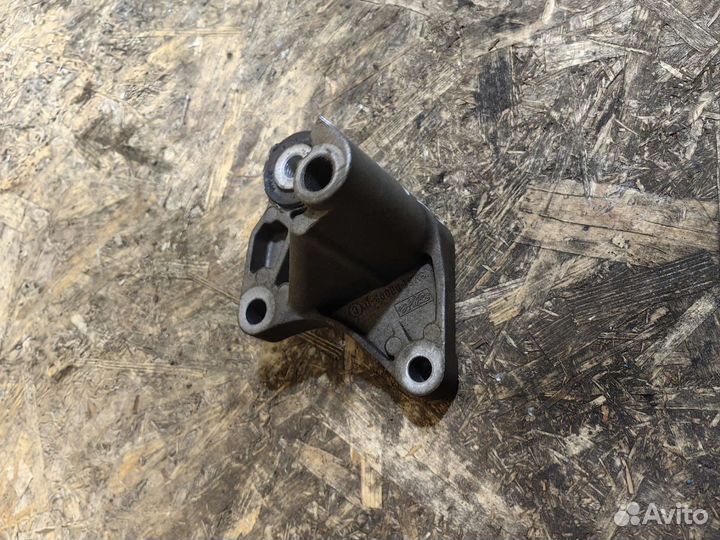 Кронштейн МКПП Форд фокус 2 1.6 3M516P093D