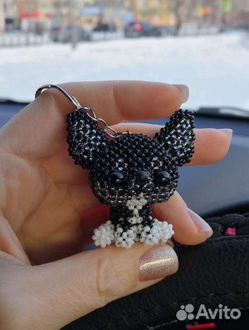 Игрушка из бисера чихуахуа амигуруми брелок