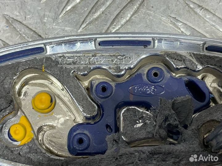 Б/У Эмблема крышки багажника 