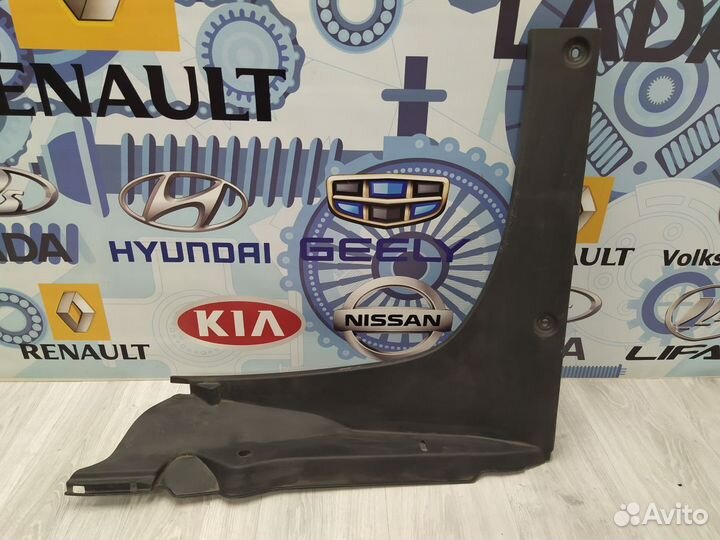 Накладка nissan tiida C11 Лев