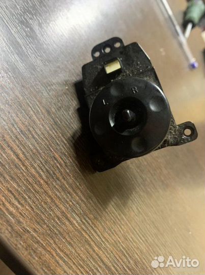 Блок регулировки зеркал Kia Rio 2 JB