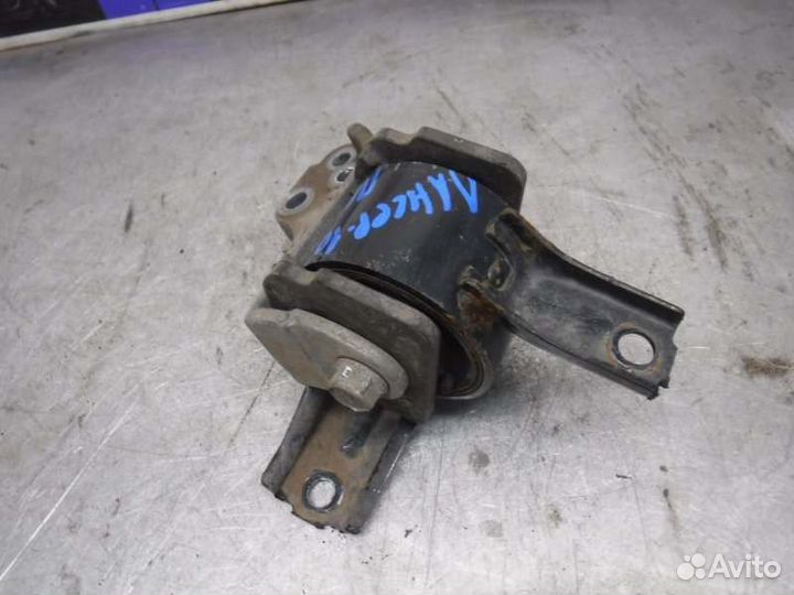 Опора двигателя прав передняя правая Mitsubishi