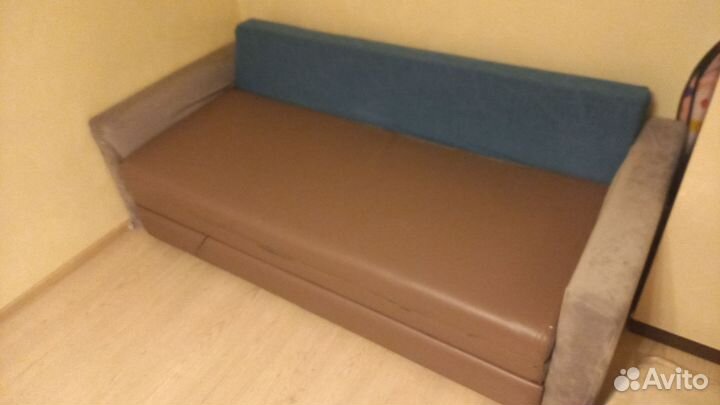 Диван прямой раскладной большой б.у
