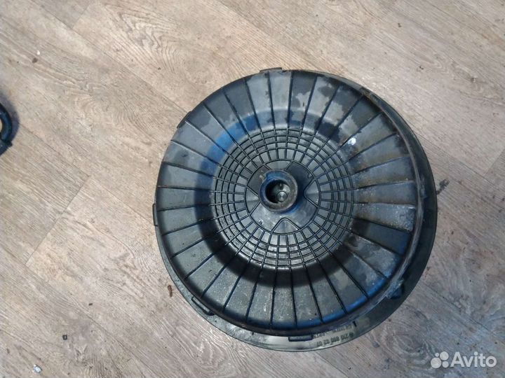 Крепление запасного колеса Mercedes-Benz E-class