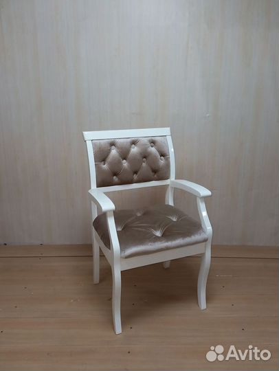 Стул с подлокотниками Каприо (массив бука)