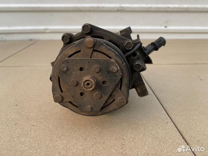 Компрессор кондиционера Mitsubishi Lancer 10