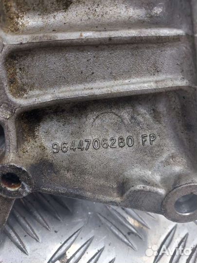 Кронштейн полуоси Peugeot 406 9644706280