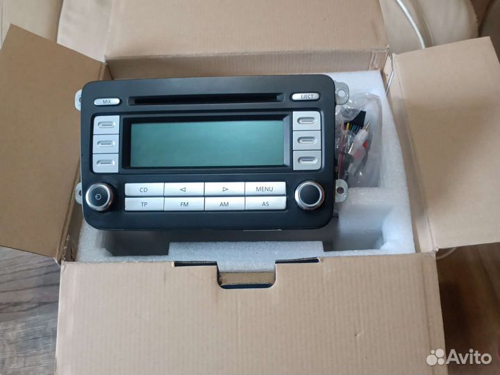 Магнитола штатная от Фольксваген Джетта
